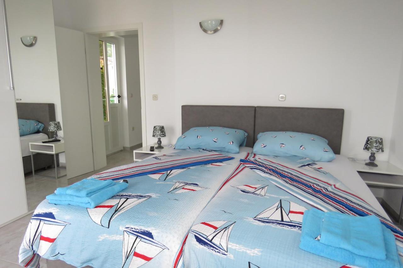 Apartments Caleta Baska Voda Exterior photo