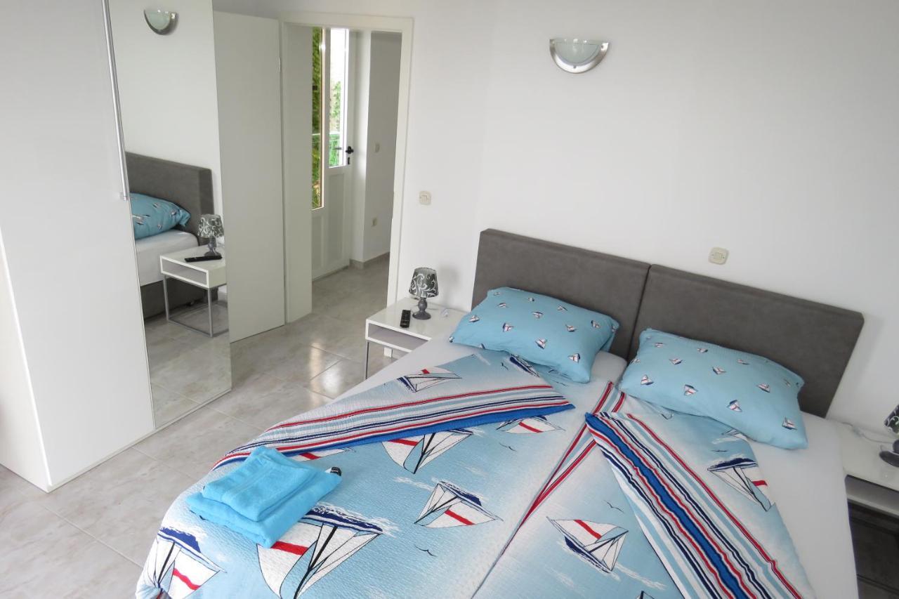 Apartments Caleta Baska Voda Exterior photo