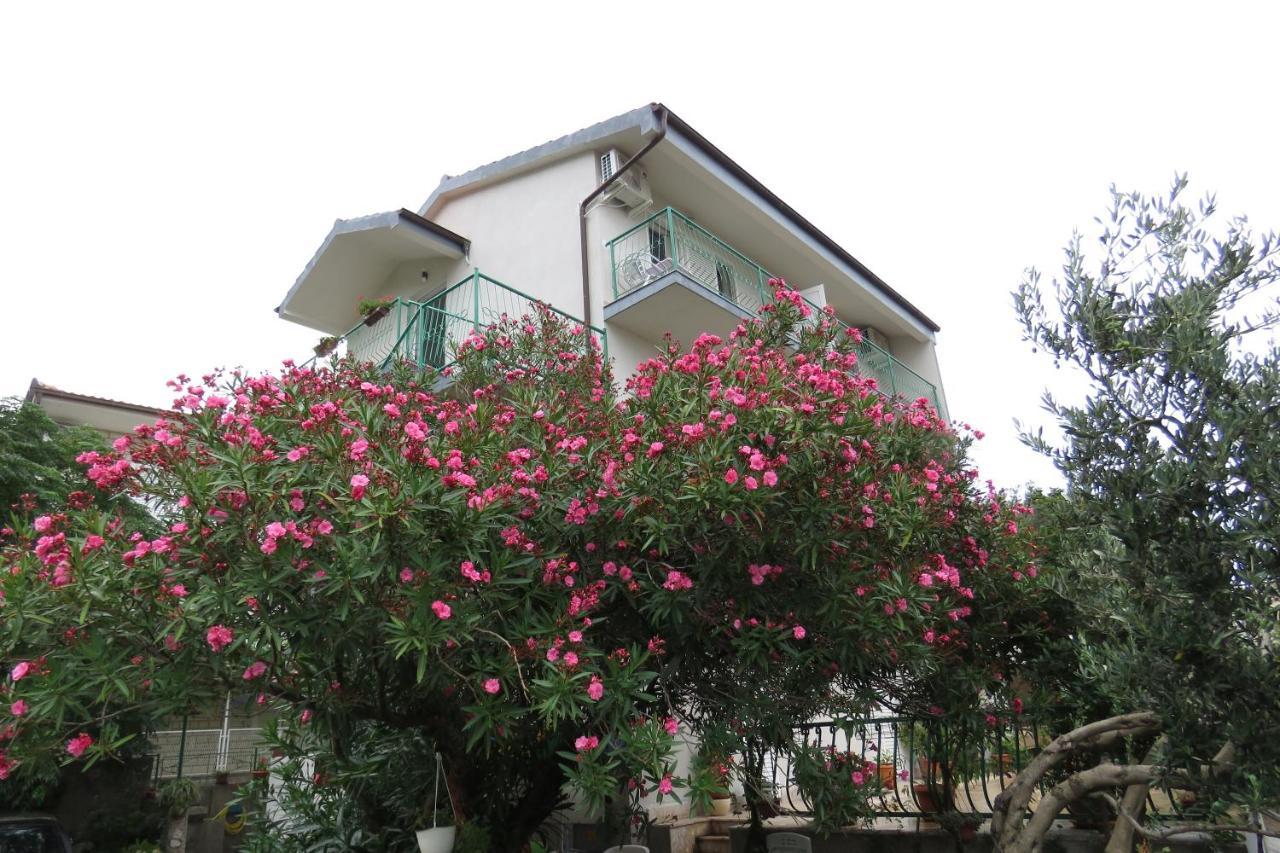 Apartments Caleta Baska Voda Exterior photo