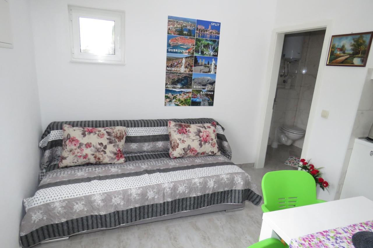 Apartments Caleta Baska Voda Exterior photo